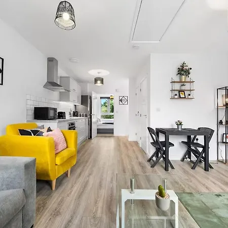 1 Bed Flat, Contractor & Long Stays, Parking * York