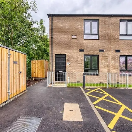 1 Bed Flat, Contractor & Long Stays, Parking *