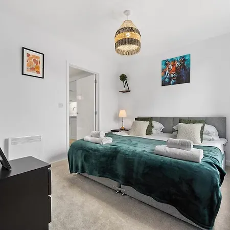 1 Bed Flat, Contractor & Long Stays, Parking Appartement *